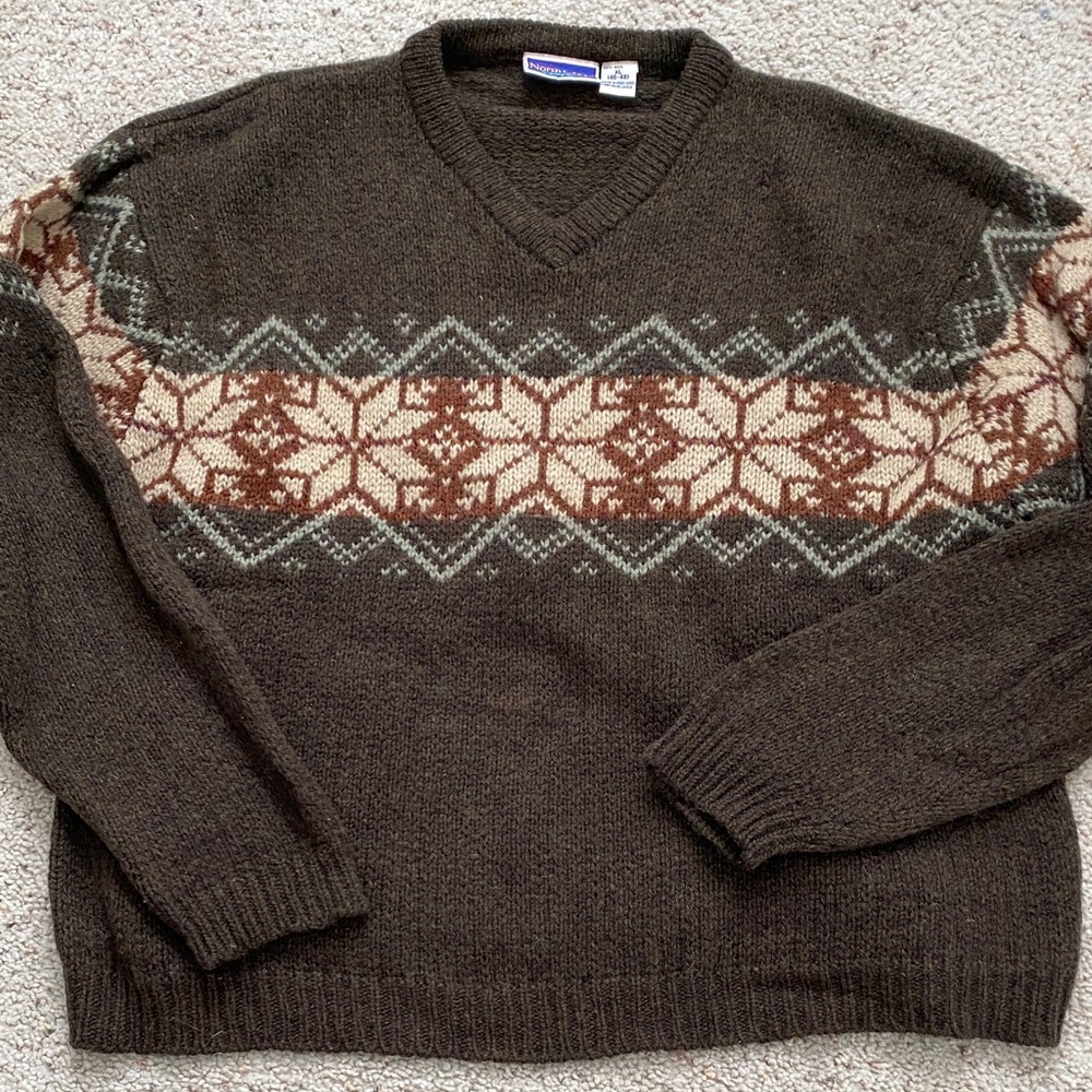 Vintage North Crest Wool V-Neck. XL (46-48).